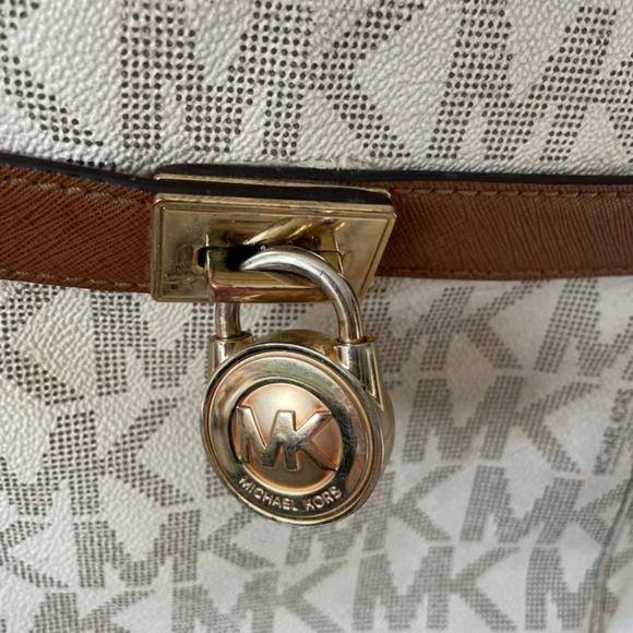 Michael Kors Hamilton Monogram Crossbody Messenger Purse Bag Vanilla - Picture 4 of 8